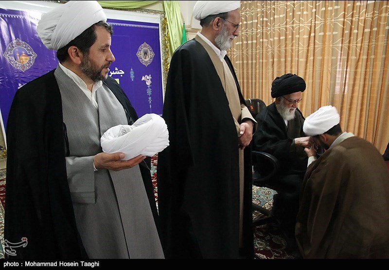 مراسم عمامه گذاری طلاب