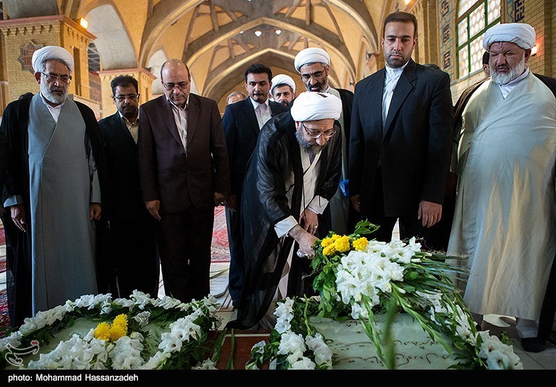 آملی لاریجانی در حرم امام خمینی(ره)