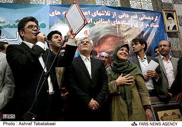 دیدار عارف با اعضای ستاد انتخاباتی