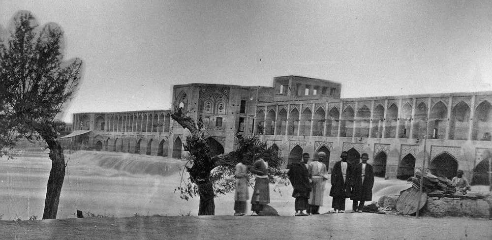 پل خواجو و زاینده‌رود در اواخر دوره قاجار +عکس