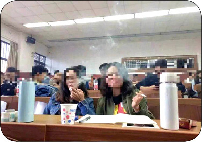 سیگار کشیدن دانشجویان به دستور استاد! +عکس
