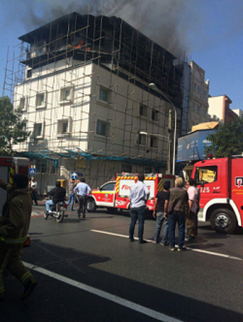 آتش‌سوزی ساختمانی در خیابان مفتح تهران