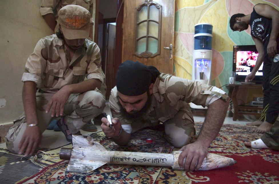 حجم گسترده حمله موشکی تروریستها در حلب حجم گسترده حمله موشکی تروریستها در حلب