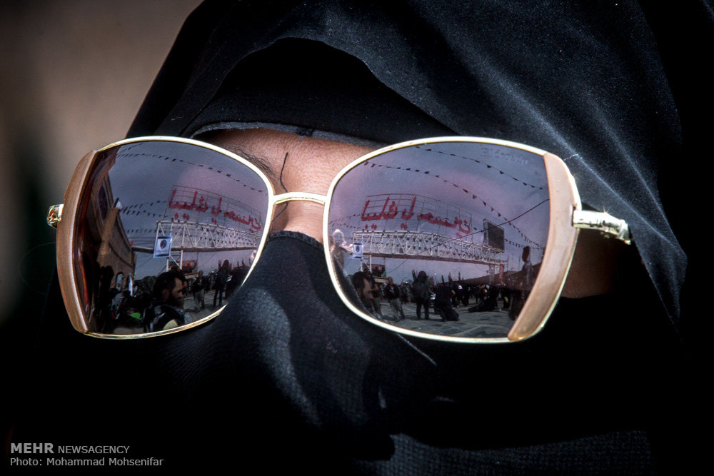 راهپیمایی زائران اربعین حسینی از نجف به کربلا