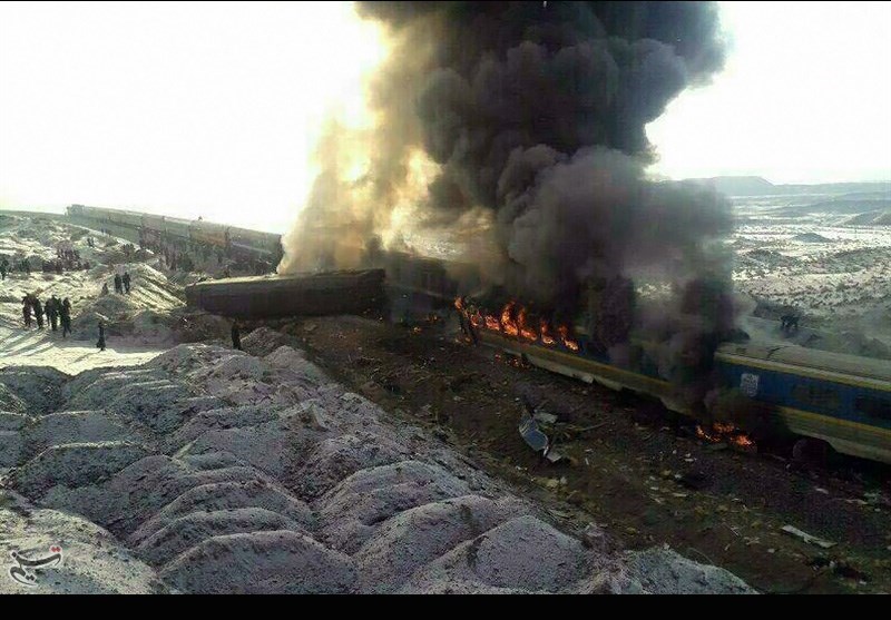 تصاویرحادثه مرگبار برخورد دو قطار در سمنان