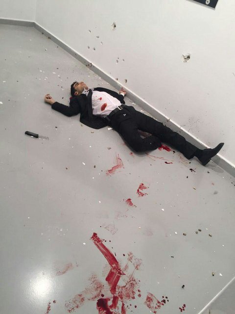 سفیر روسیه در آنکارا با۲۲ گلوله کشته شد +تصاویر