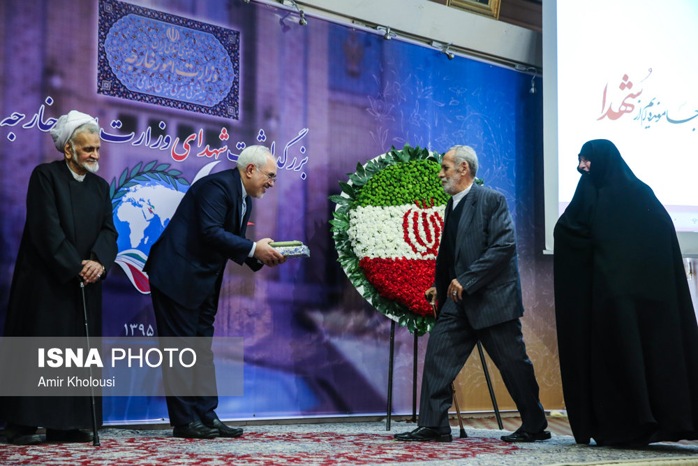 بزرگداشت شهدای وزارت امور خارجه در قاب تصویر