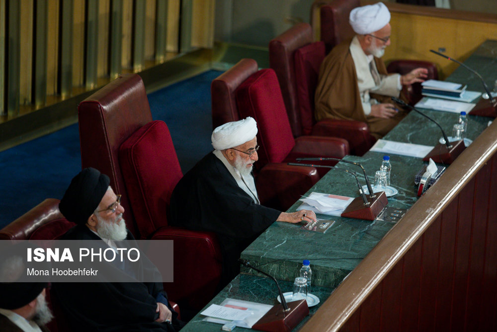 متن و حواشی دومین اجلاسیه رسمی خبرگان در دوره پنجم