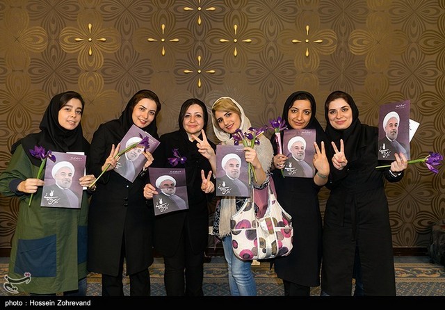 بانوان حامی روحانی در تهران/عکس
