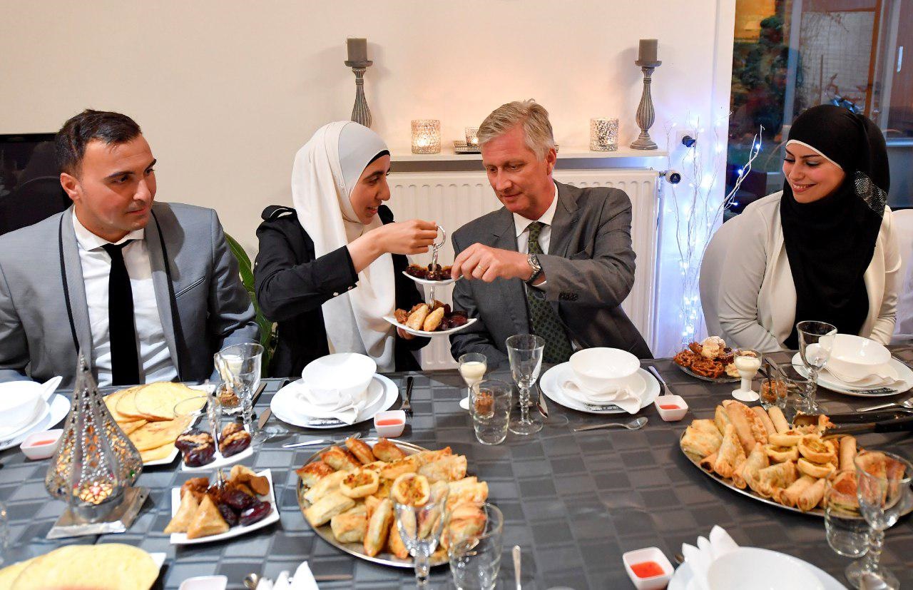 حضور پادشاه بلژیک در مراسم افطار یک خانواده مسلمان