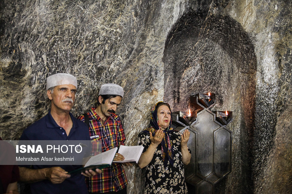 گردهمایی زرتشتیان در زیارتگاه «پیرسبز»