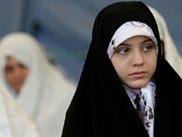 ۳ دلیل کمرنگ شدن پوشش اسلامی در خانواده‌های مذهبی
