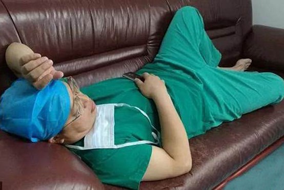 ۱۵ کیلو تومور پشت گردن مرد چینی +عکس