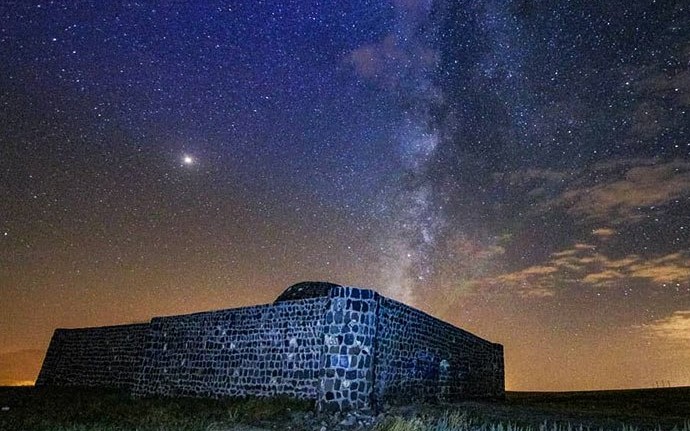آشنایی با کاروانسرای سنگی صائین در شهر نیر اردبیل