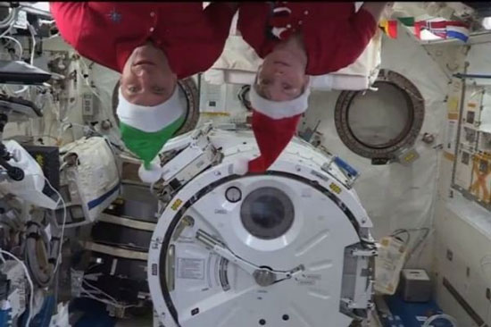 کریسمس در ایستگاه فضایی برگزار شد +عکس
