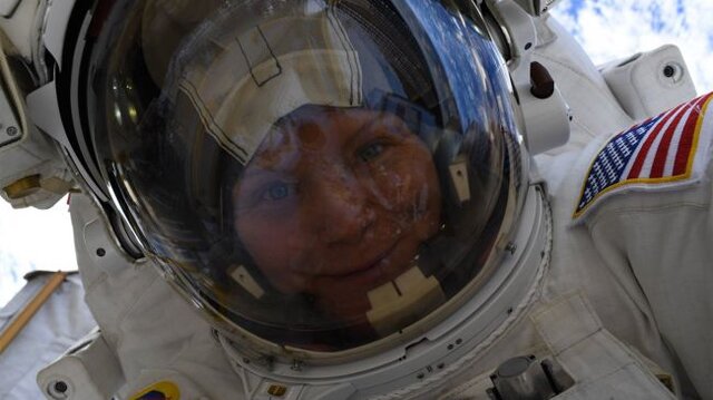 تصاویری از فضانوردان در حال پیاده‌روی فضایی
