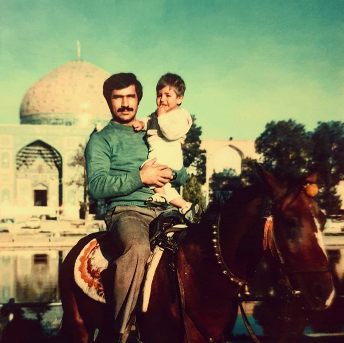 عکسی از کودکی مجید واشقانی در آغوش پدرش