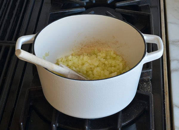 سوپ دال عدس و نخود با مروارید‌های سبز