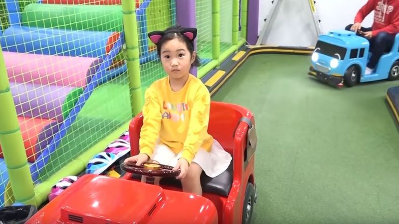 دختر بچه‌ی کره‌ای با درآمد ۶.۵ میلیون پوندی! +عکس