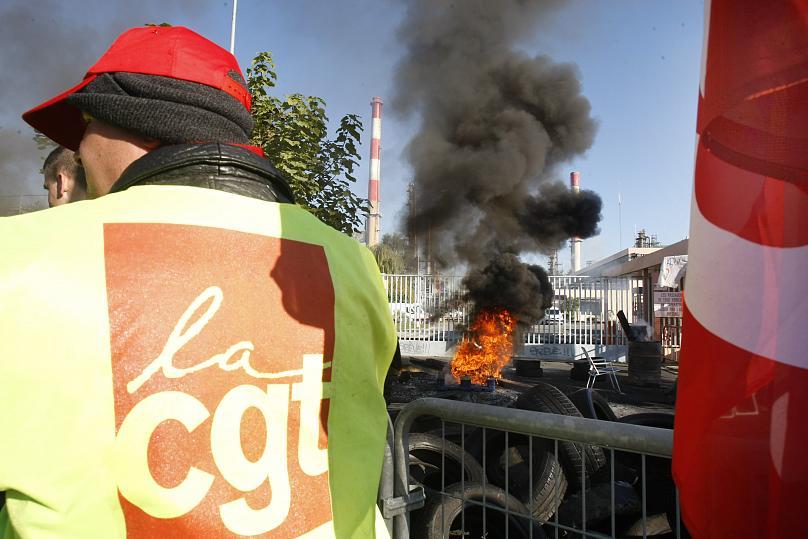 اعتصابات فرانسه؛ کارگران رای به تعطیلی پالایشگاه کلیدی «گرانپویی» دادند