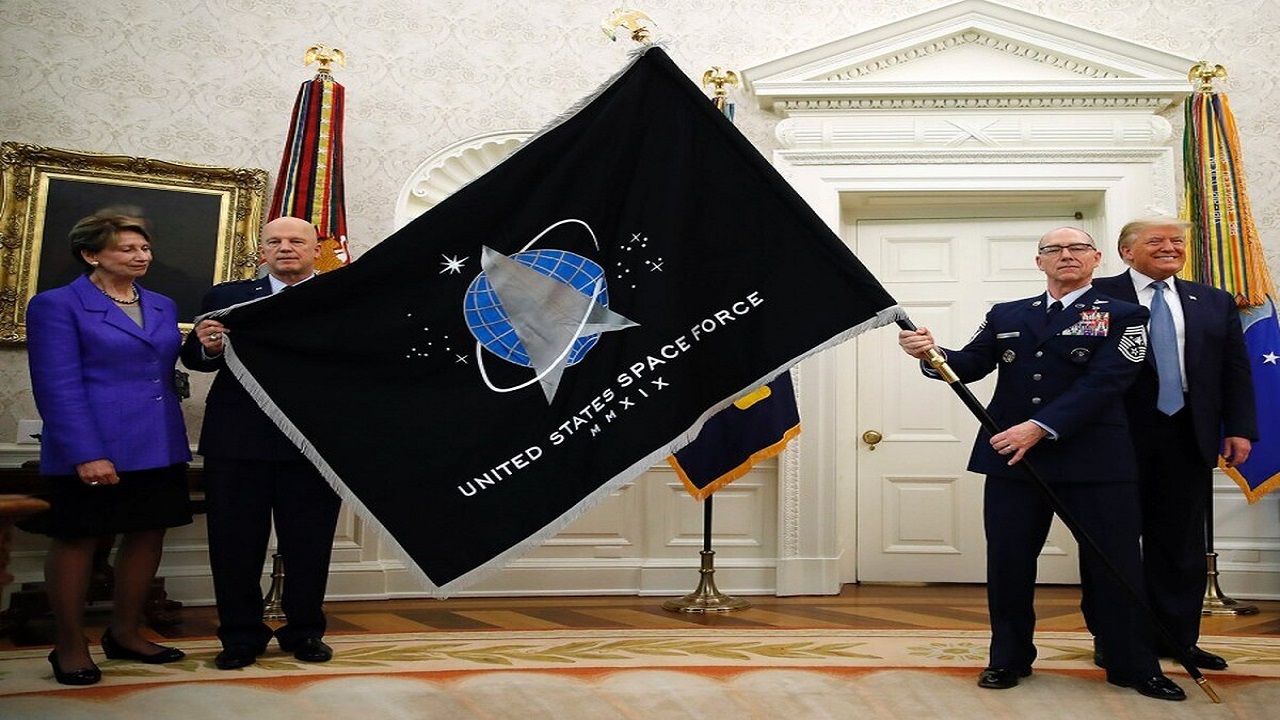 از پرچم ارتش فضایی آمریکا رونمایی شد