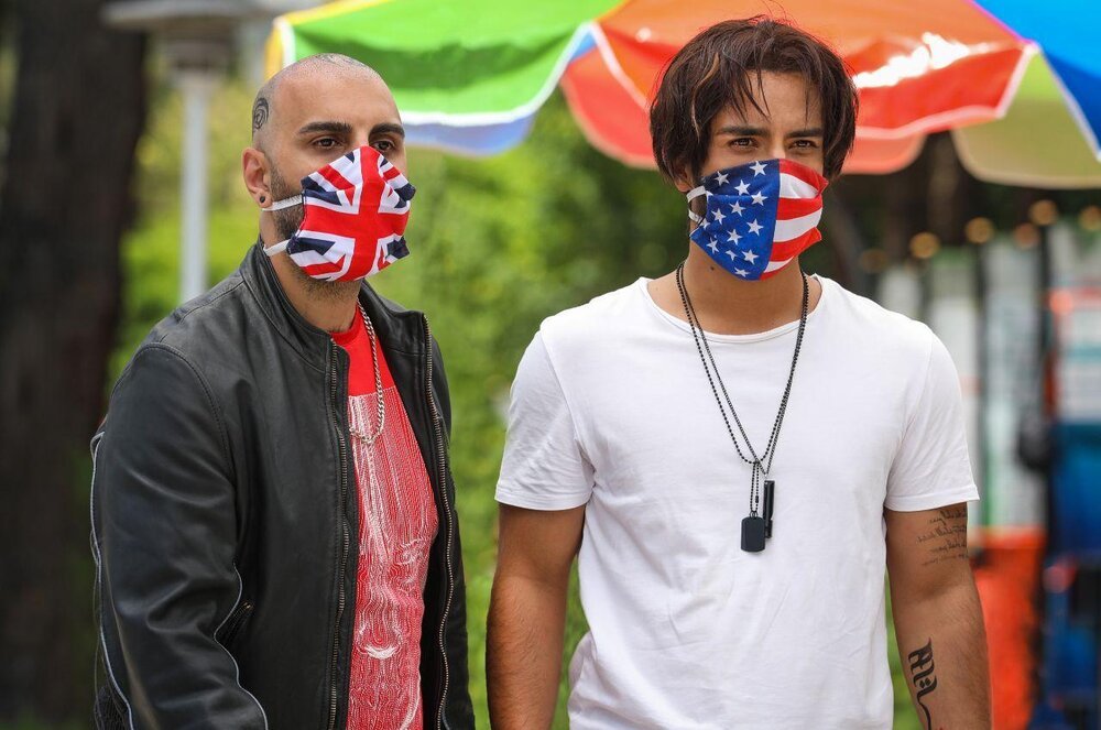 عکس / ماسک‌های خاص بازیگران «گشت ارشاد۳» با پرچم آمریکا و انگلیس