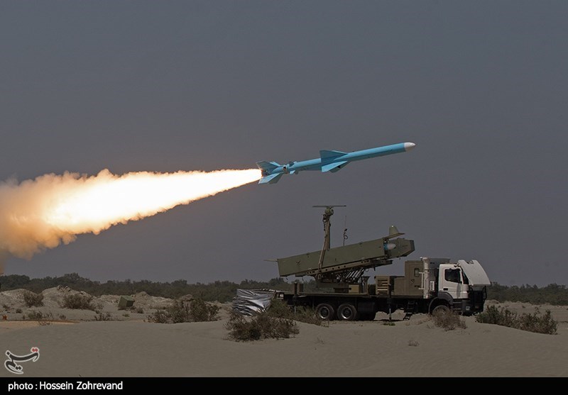 شلیک موشک قادر در رزمایش ذوالفقار ۹۹ ارتش