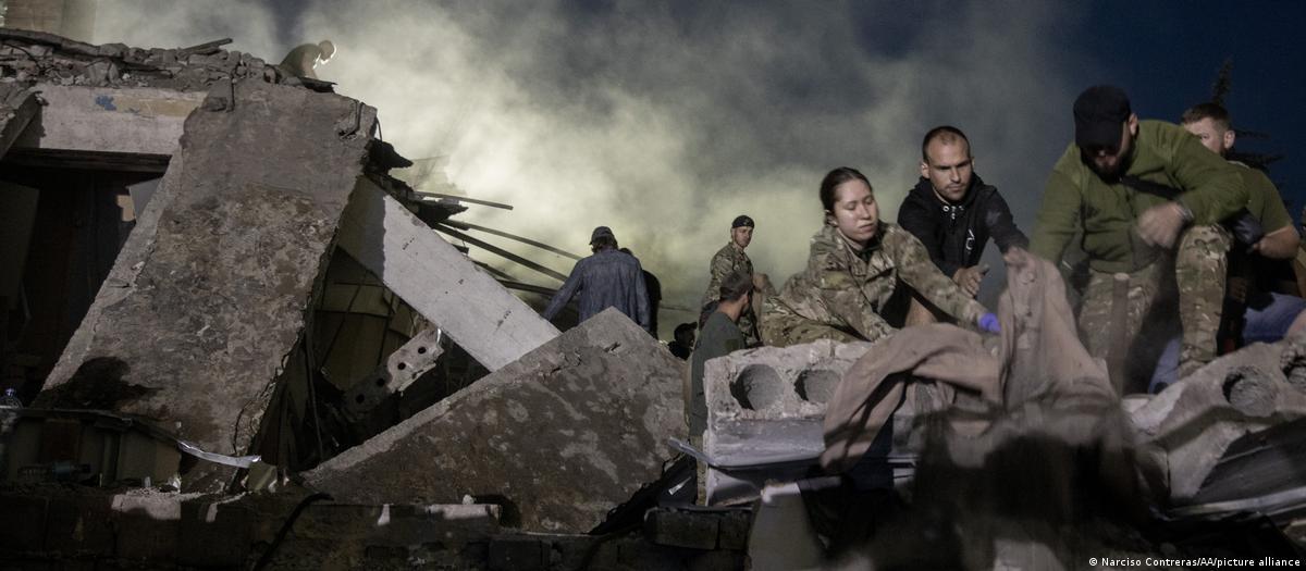 کشته شدن حداقل 10کودک و نوجوان بر اثر شلیک روس‌ها به یک رستوران در اوکراین