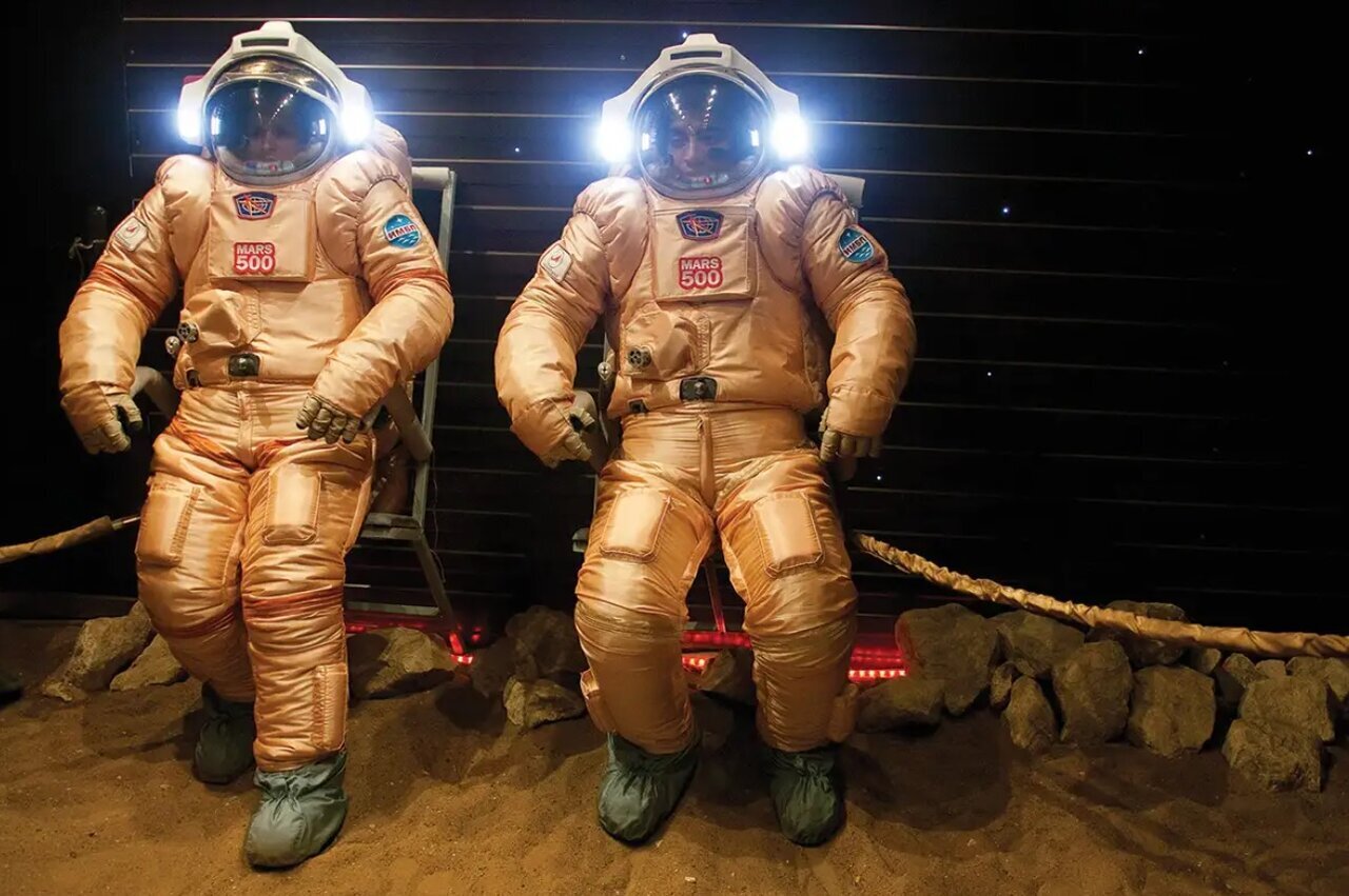 زندگی یک ساله چهار دانشمند بی باک در شرایط مشابه سیاره مریخ+ عکس