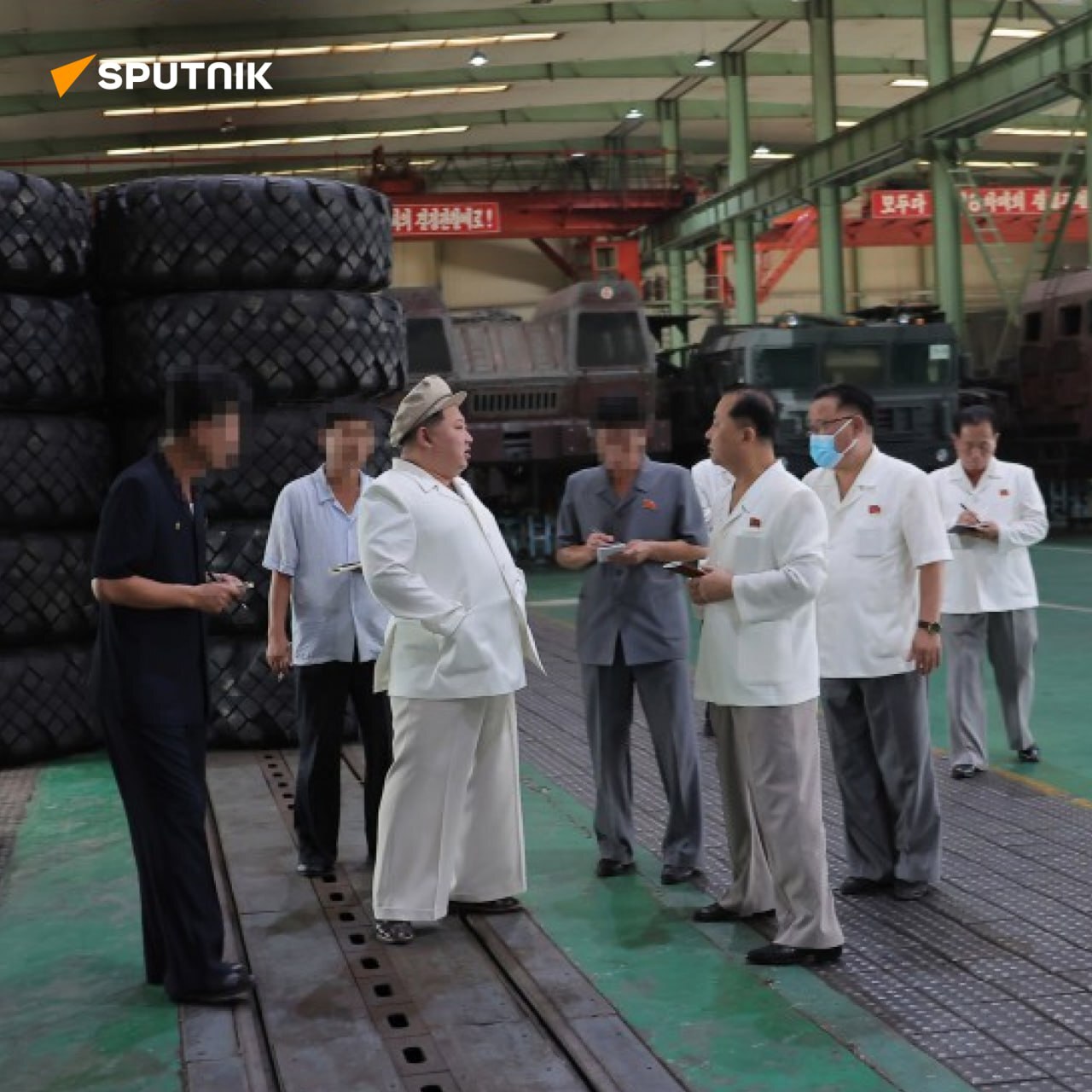 بازدید رهبر کره شمالی از کارخانجات صنایع دفاعی بازدید رهبر کره شمالی از کارخانجات صنایع دفاعی