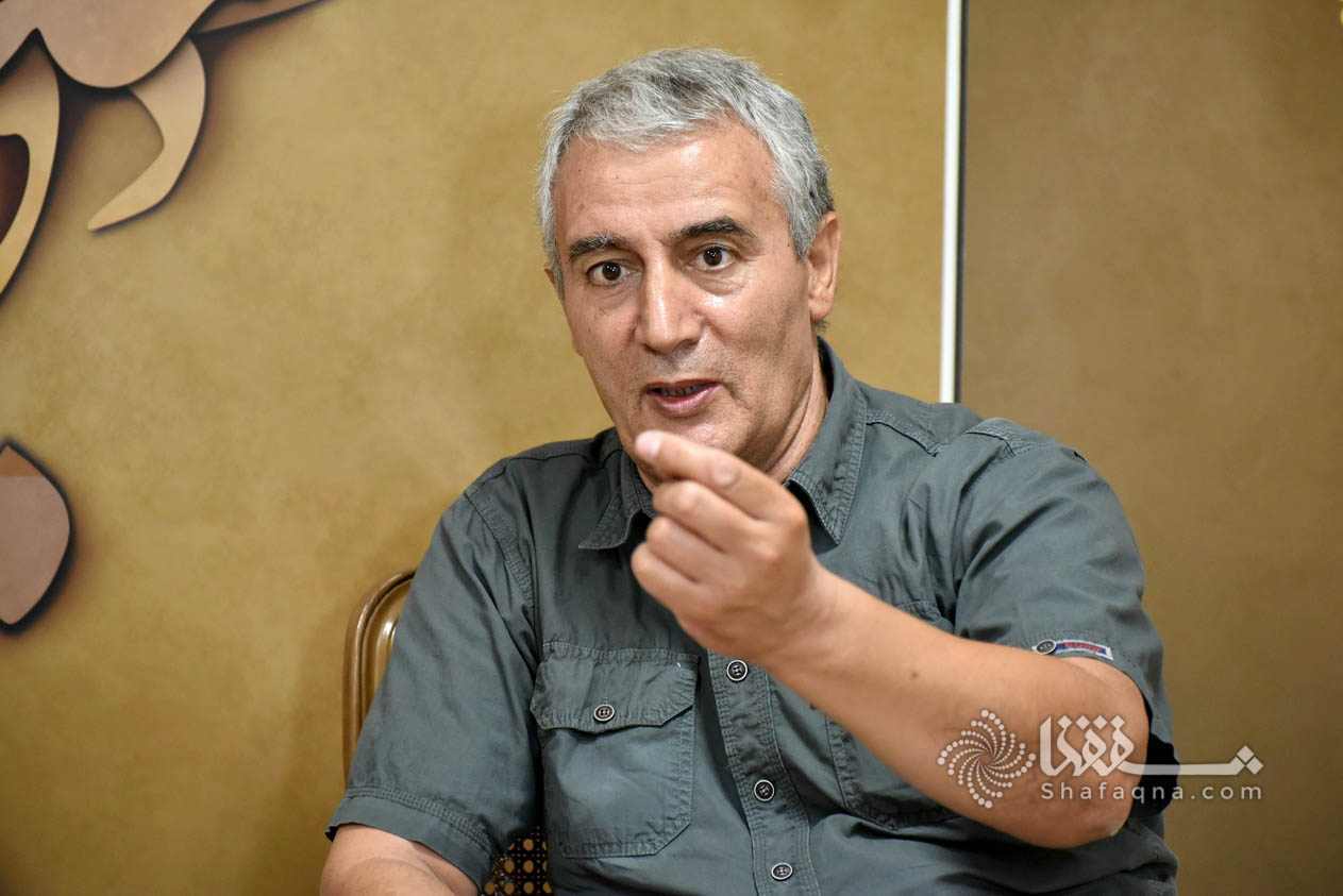 اگر کودکان کار، عضو باندی هستند چرا تا به حال یک نفر از این باند را دستگیر نکردند؟ اگر کودکان کار، عضو باندی هستند چرا تا به حال یک نفر از این باند را دستگیر نکردند؟