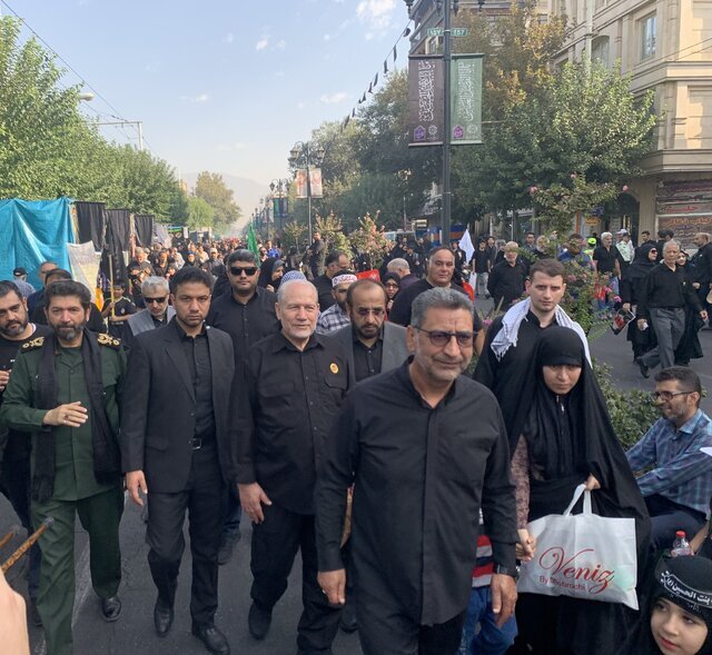 حضور مسئولان کشوری در پیاده‌روی جاماندگان اربعین در تهران