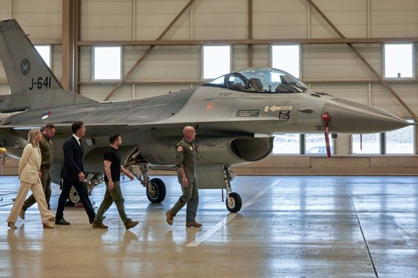 زلنسکی در هلند به دنبال F-16+تصاویر