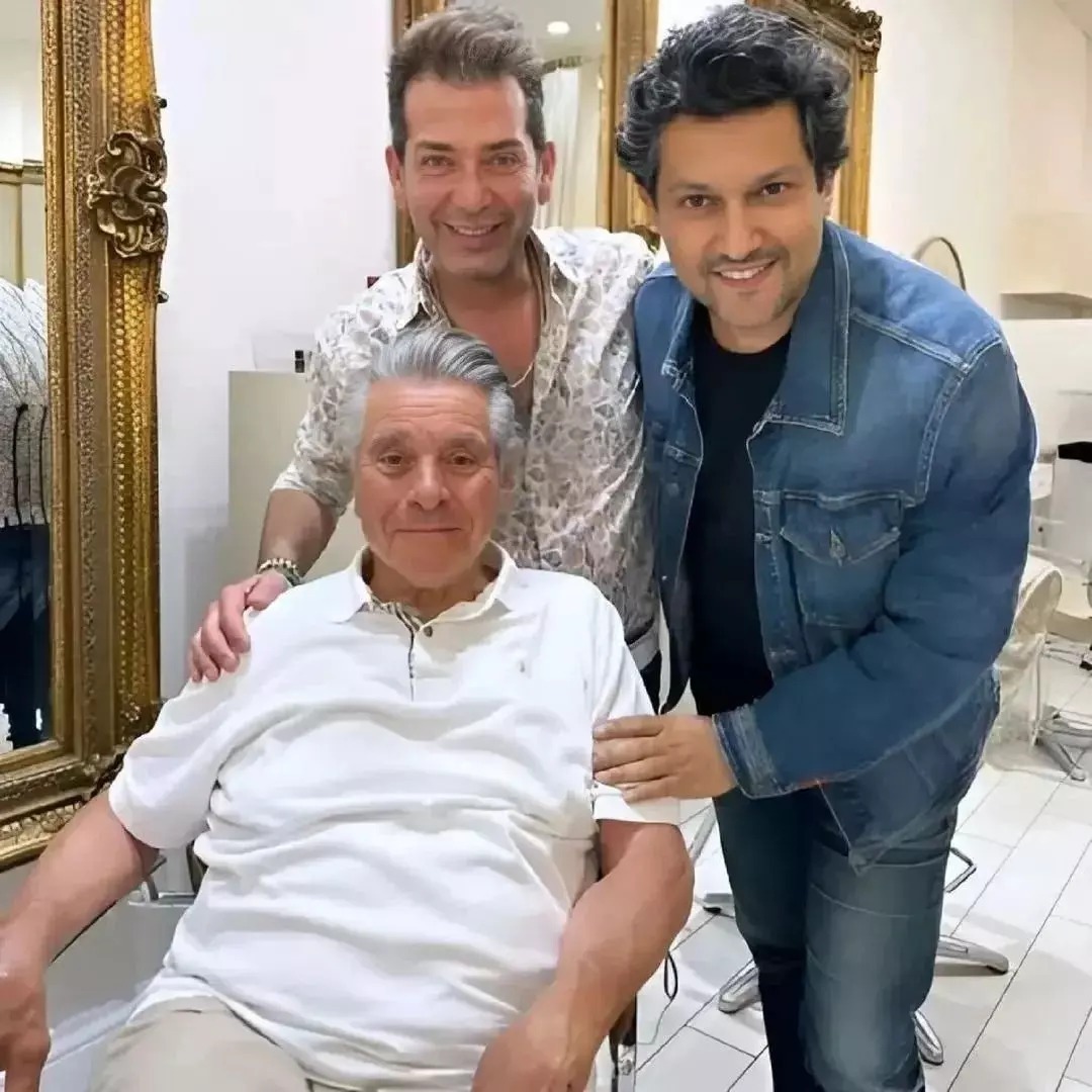 شستشوی سر بهروز وثوقی توسط حامد بهداد+ عکس