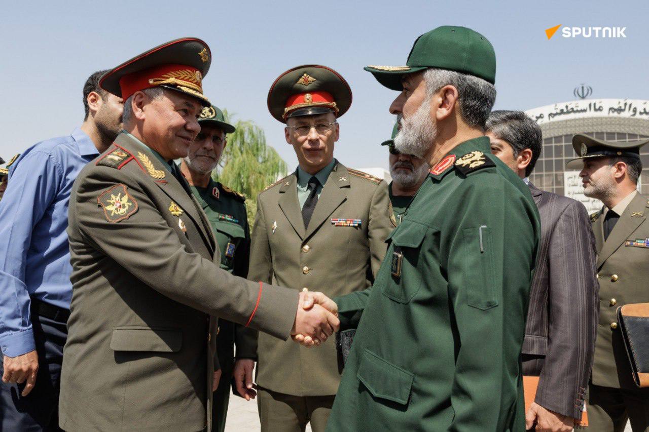 بازدید شایگو از توان موشکی و پهپادی ایران در نمایشگاه سپاه پاسداران در تهران
