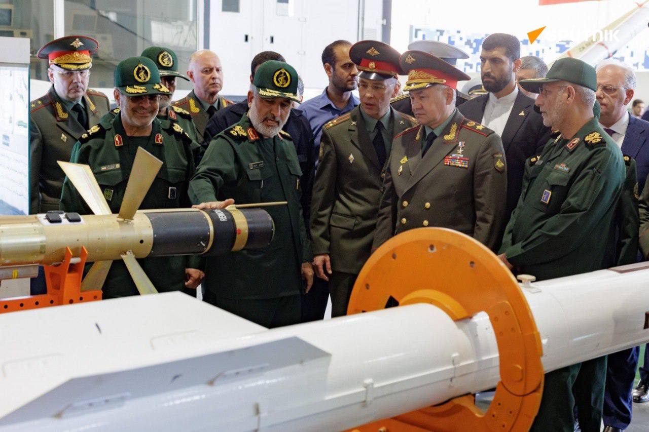 بازدید شایگو از توان موشکی و پهپادی ایران در نمایشگاه سپاه پاسداران در تهران