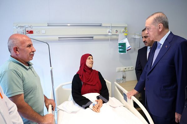 اردوغان به عیادت بیماران فلسطینی رفت اردوغان به عیادت بیماران فلسطینی رفت