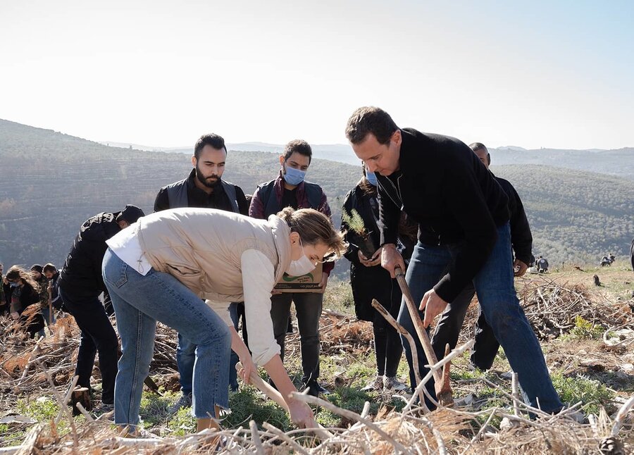 درختکاری بشار اسد و همسرش در طرطوس+ تصاویر
