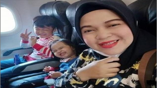 آخرین سلفی مادر و فرزندانش قبل از سقوط هواپیمای اندونزیایی+عکس