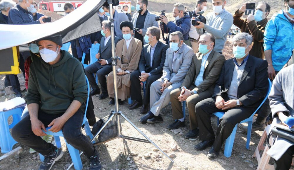 عکسی جالب از سعید آقاخانی در حال کارگردانی سریال «نون خ»