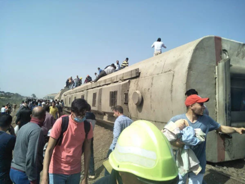 ۸ کشته و بیش از ۱۰۰ زخمی در واژگونی قطار در مصر+عکس و فیلم