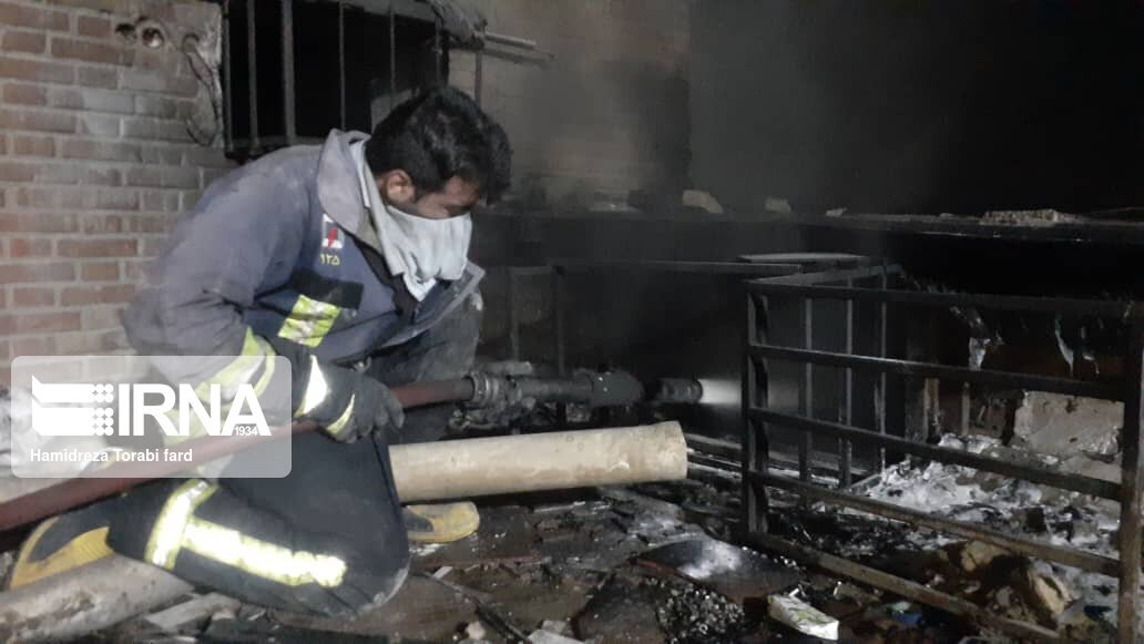 آتش سوزی انبار الکل در منطقه عامری اهواز