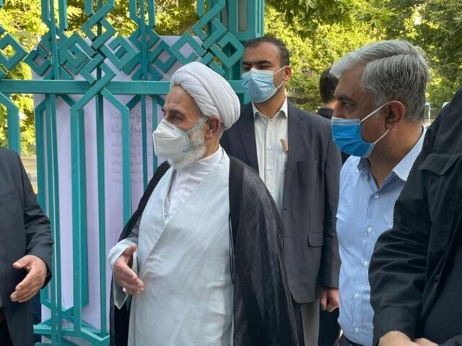 ماراتُن انتخاب هشتمین رئیس جمهور ایران آغاز شد/ رهبر انقلاب رأی خود را به صندوق انداخت