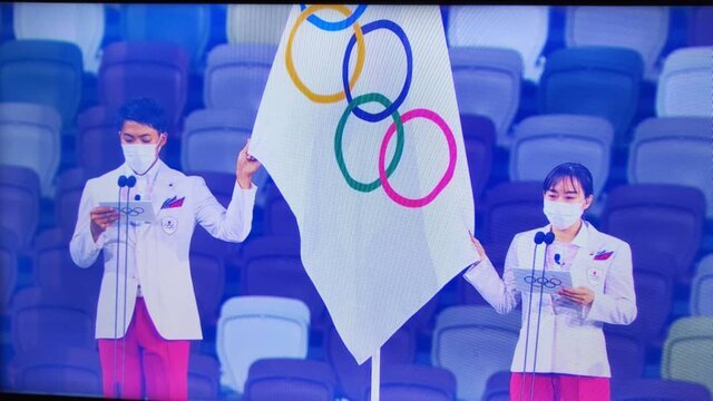 آغاز مراسم المپیک ۲۰۲۰ توکیو / پرچمداری نیکخواه و رستمیان در افتتاحیه / ابراز خوشحالی متفاوت کاروان آرژانتین در مراسم رژه+ عکس و فیلم