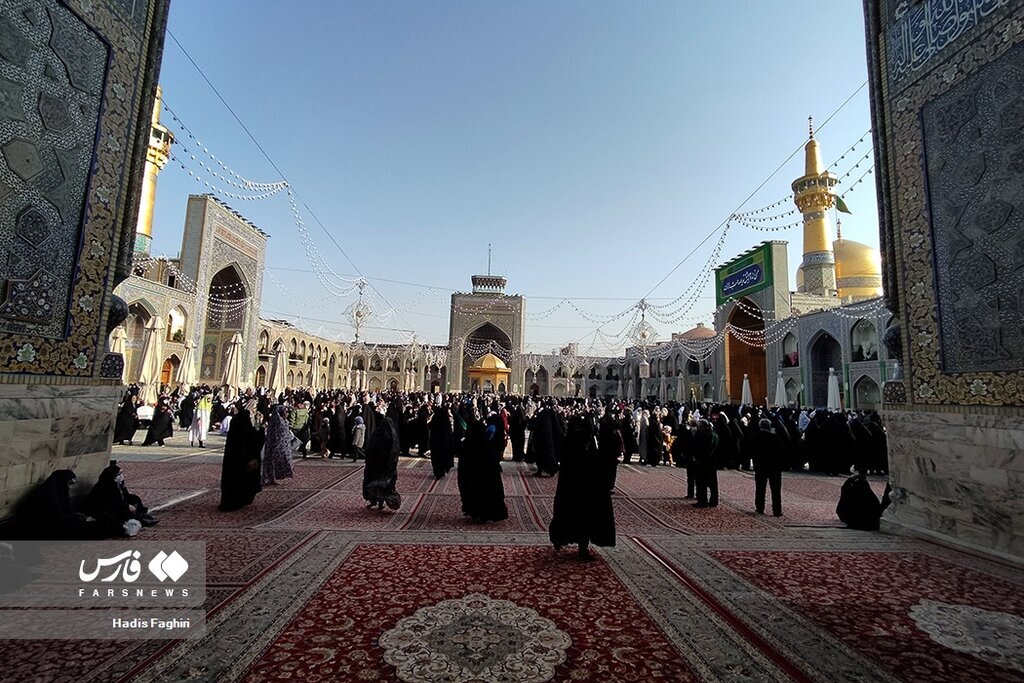 تحویل سال در جوار امام رئوف | حال و هوای حرم امام رضا(ع) در آستانه ۱۴۰۱