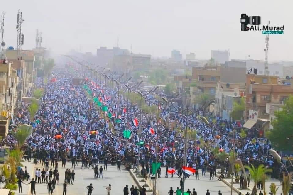 تجمع بزرگ طرفداران «سید مقتدی الصدر» پیش از نماز جمعه + فیلم و تصاویر
