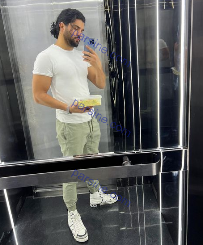 سلفی آسانسوری سینا مهراد با استایلی ورزشکاری+ عکس