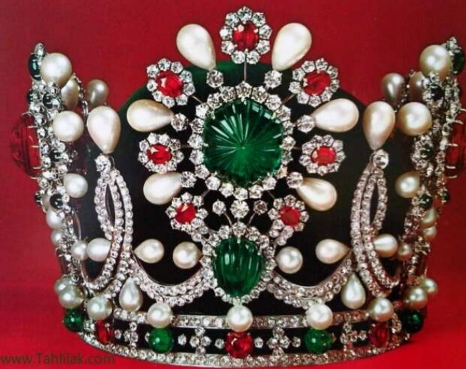 تصاویری دیدنی از تاج‌های سلطنتی و جواهرات ملی ایرانیان